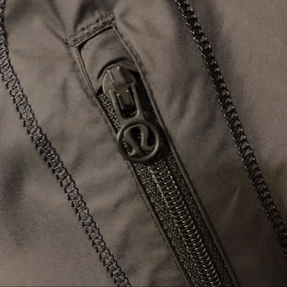 Lululemon Run: Two To Make It True Jacket sz 10 reversible black windbreaker - Picture 8 of 13